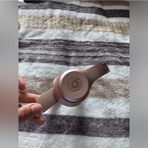 Apple Beats Headphones - Rose Gold